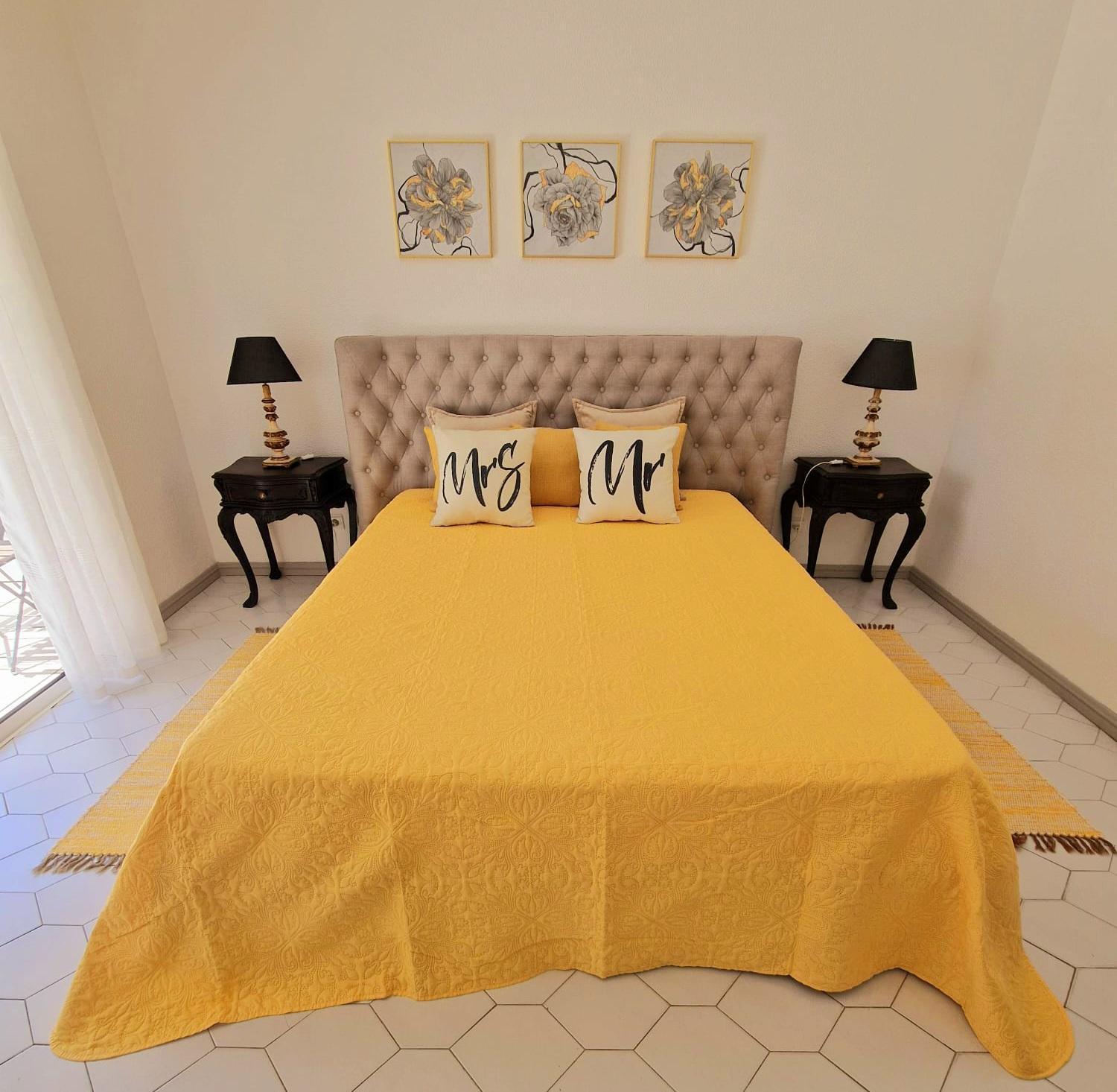 Seaside Sunflower Holiday home